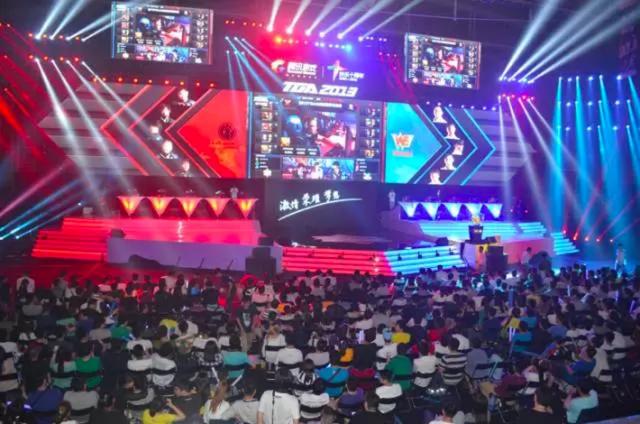 Royal Never Give Up 教练：第二把战术重点是卢娜，但可能前期处理出了点问题