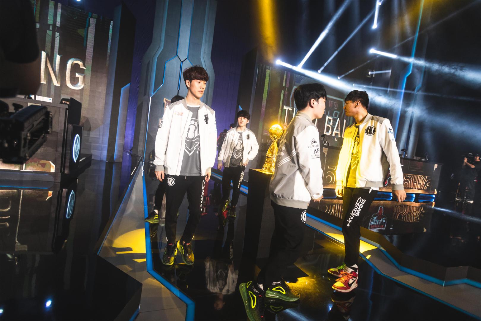 英雄联盟S12小组赛第六日总结：京东加赛翻盘拿下第一！