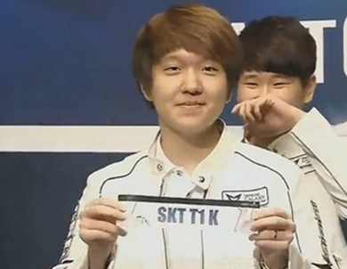 RNG赛后群访 Angel：玩卡牌是战术机密 Wei：现在打的比较有纪律