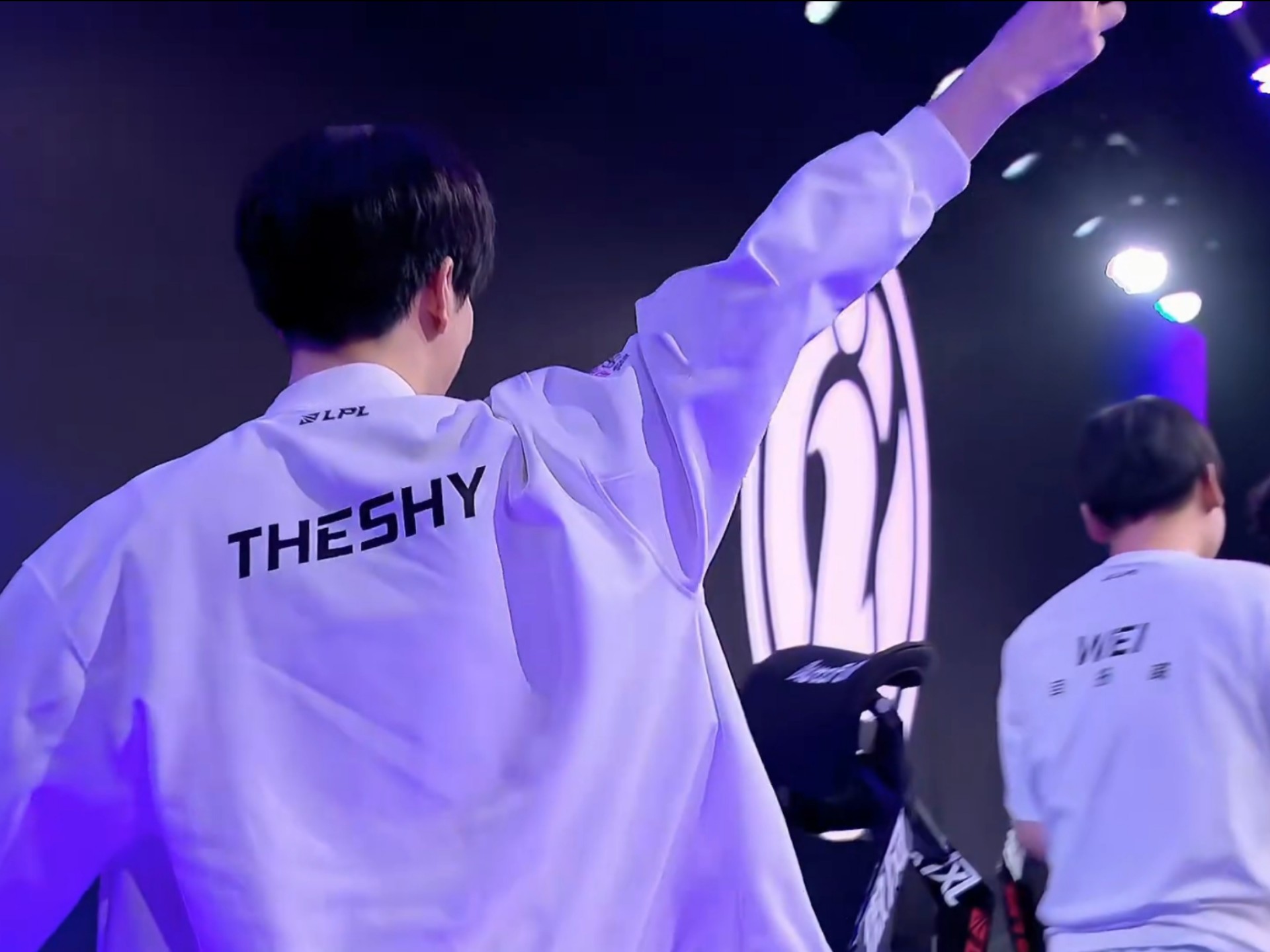 掏大龙出事又如何！战神呆呆蒙多以一敌三带队勇夺解说杯冠军